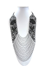 Beaded "Laces Flowers" necklace